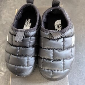 The North Face Kids Black Quilted Slippers